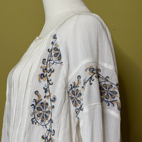 Women's Charming Charlie Embroidered Blouse Size Small NWT - Picture 3 of 8